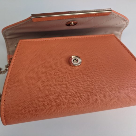 COLLETTE Handbags - NWOT COLLETTE CLUTCH BAG